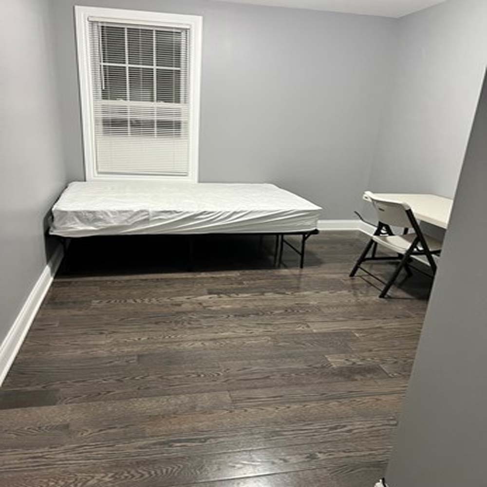 Furnished Room with Private Bath Available Near Downtown Chicago