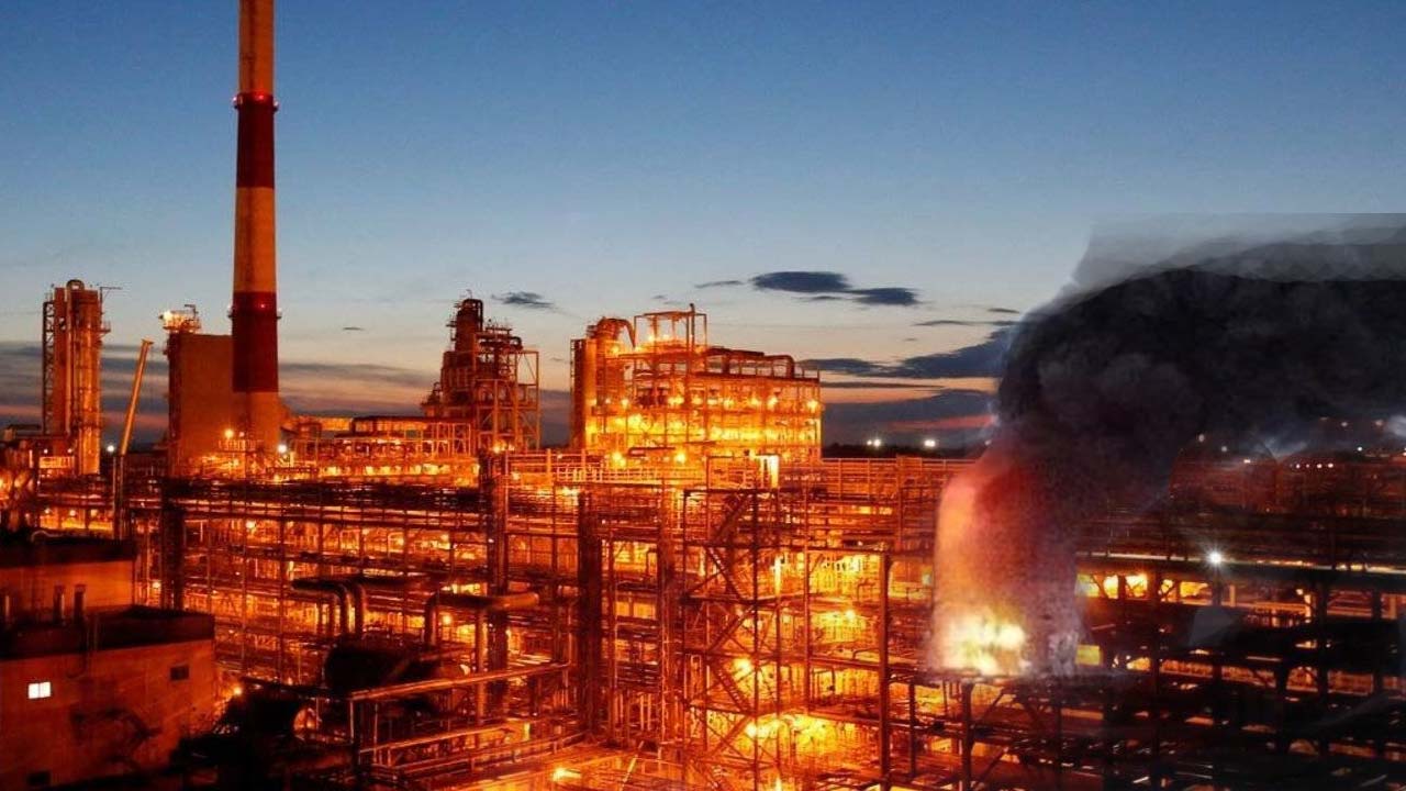 Lukoil Refinery Fire in Usinsk: Explosion and Smoke Reported