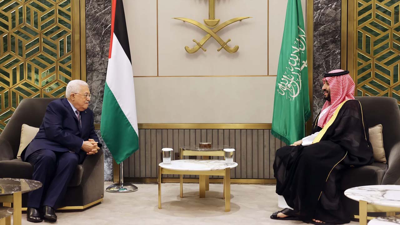 Palestinian President Meets Saudi Crown Prince Amid Diplomatic Talks