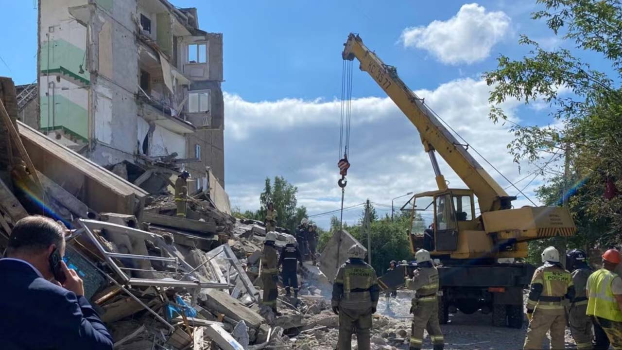 Explosion in Nizhny Tagil 4 Fatalities, 15 Rescued from Collapse