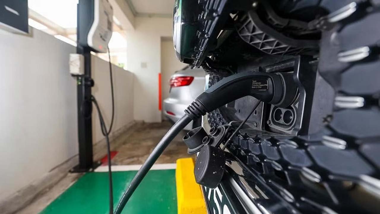 Singapore Enhances EV Charging Infrastructure: 1,000 HDB Carparks Now Equipped with Chargers