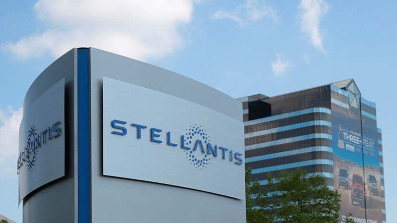 Layoffs for 400 employees in Stellantis with a single phone call