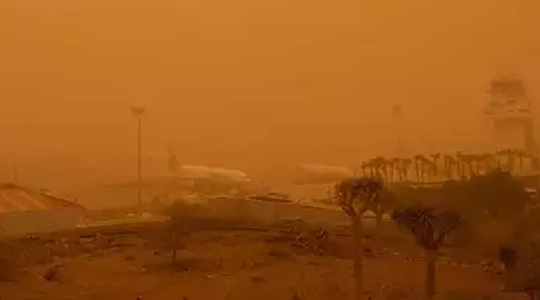 Darkness at daybreak, the situation in Xinjiang due to sand storm !