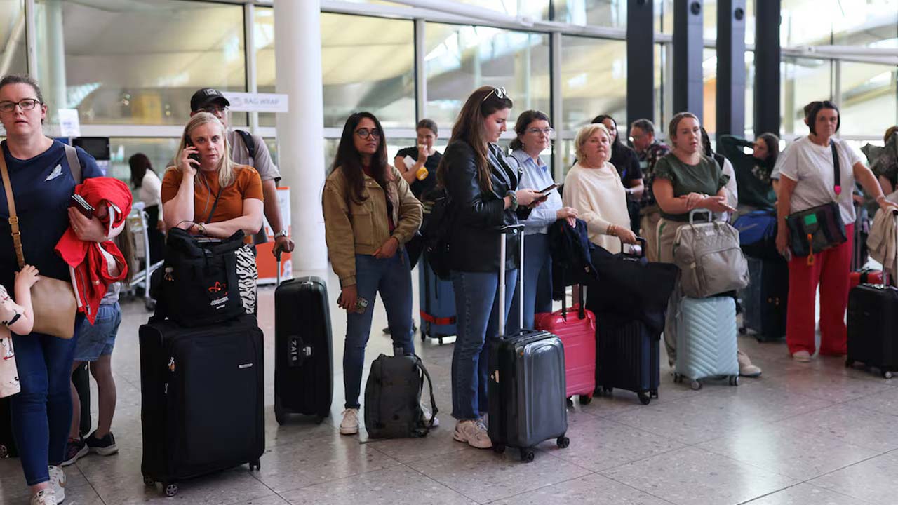 150 Flights Cancelled After UK Air Traffic Glitch