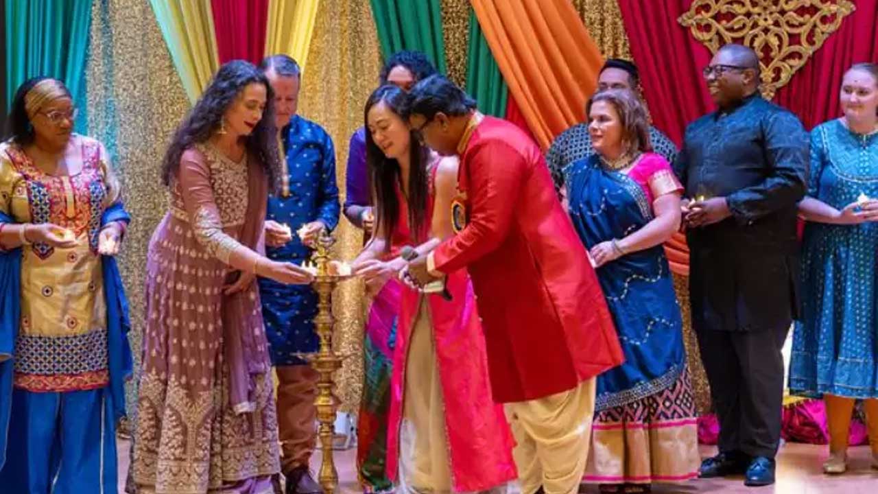Elk Grove Diwali Shines with USA Sanatan Celebration
