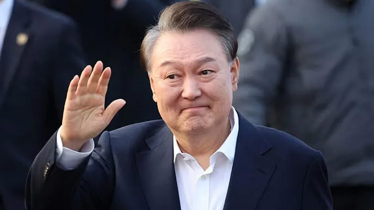 Former South Korean President Yoon Suk-yeol Released from Prison Amid Legal Dispute