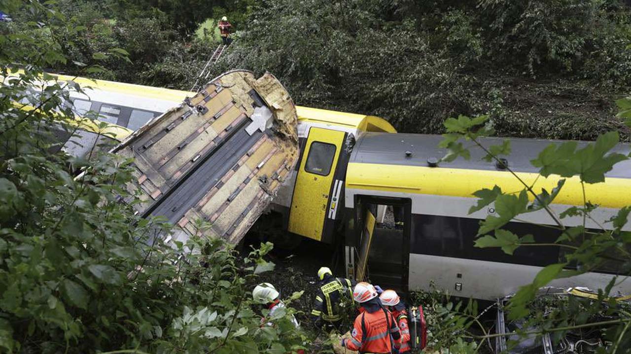 Germany Train Crash: 3 Killed, Chancellor Merz Monitors Rescue Ops