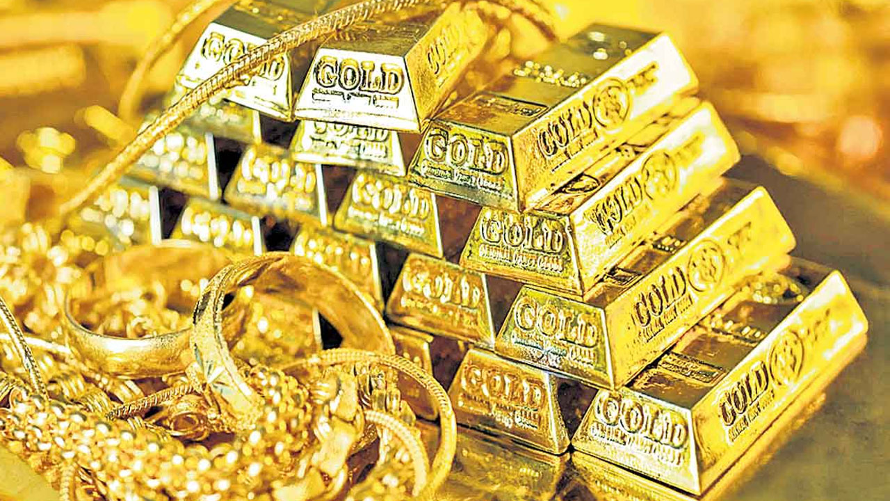 Ghana Imposes Gold Trading Ban for Foreigners: New Regulations to Curb Illegal Mining