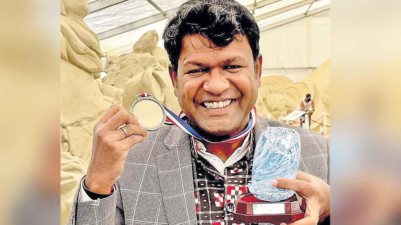 Global Honor: Sudarsan Pattnaik Wins Prestigious UK Sand Art Award