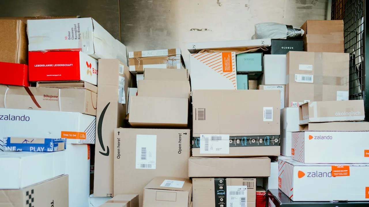 India Halts Parcel Services To US After Tariff Hike