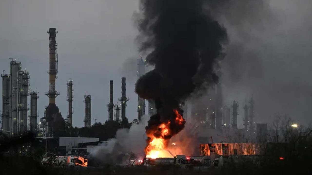 40 Israeli Jets Bomb Irans Nuclear Site, Conflict Intensifies