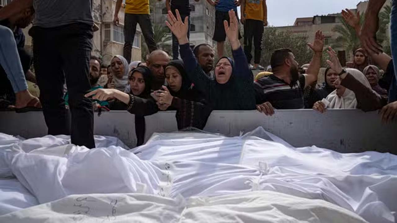 Israeli Air Strikes Kill 33 In Gaza Amid Ceasefire Talks