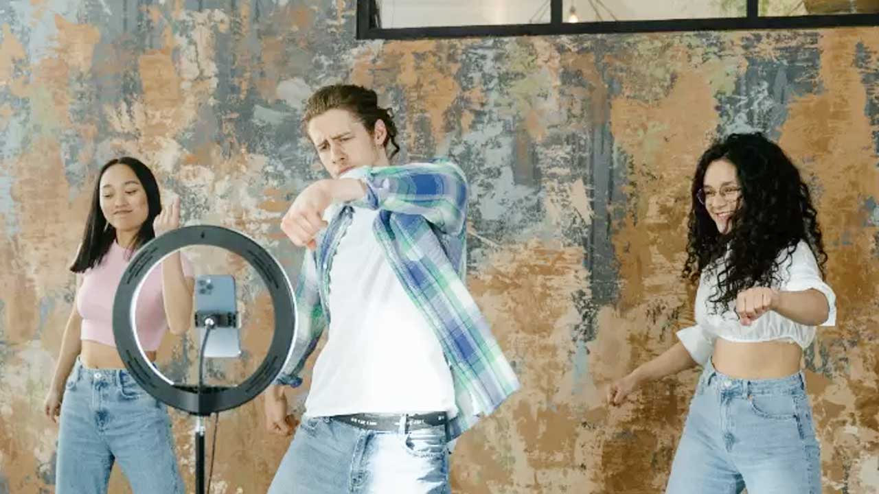 Why US Schools Are Banning the 6-7 Classroom Craze