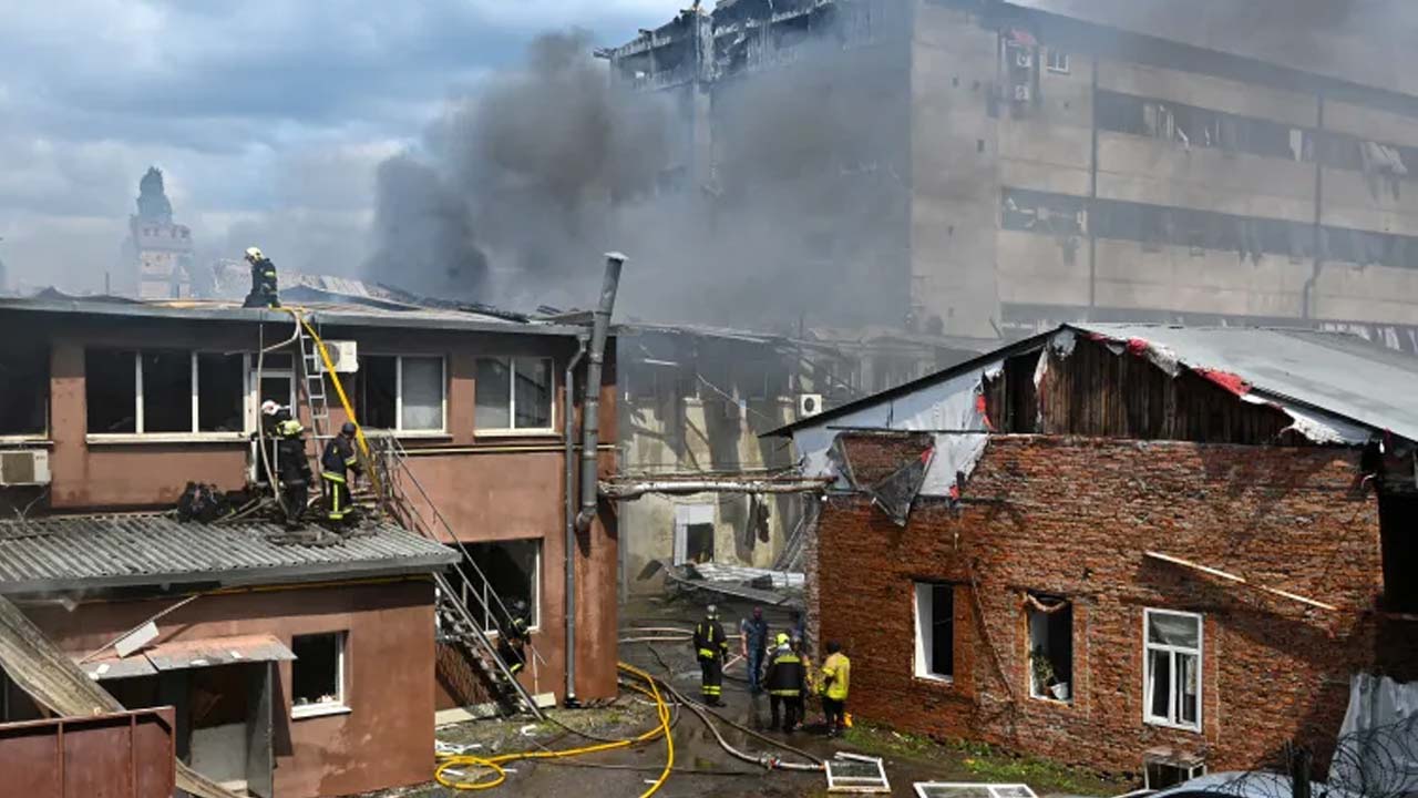 Russia Bombs Ukrainian Prison And Hospital 21 Dead