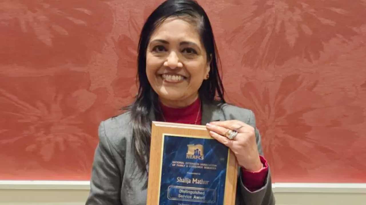 Shailja Mathur Honoured with National Distinguished Service Award by NEAFCS