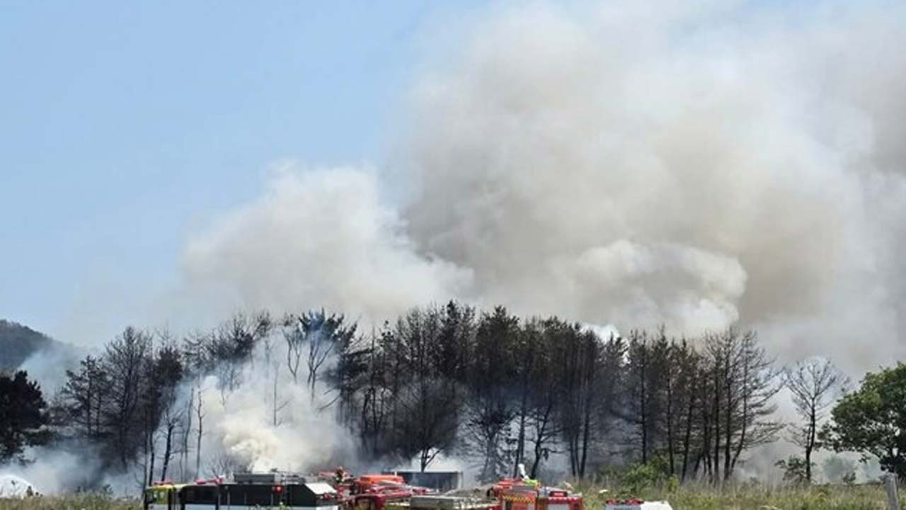 South Korean Navy Aircraft Crashes Near Pohang Mountains, Four Onboard