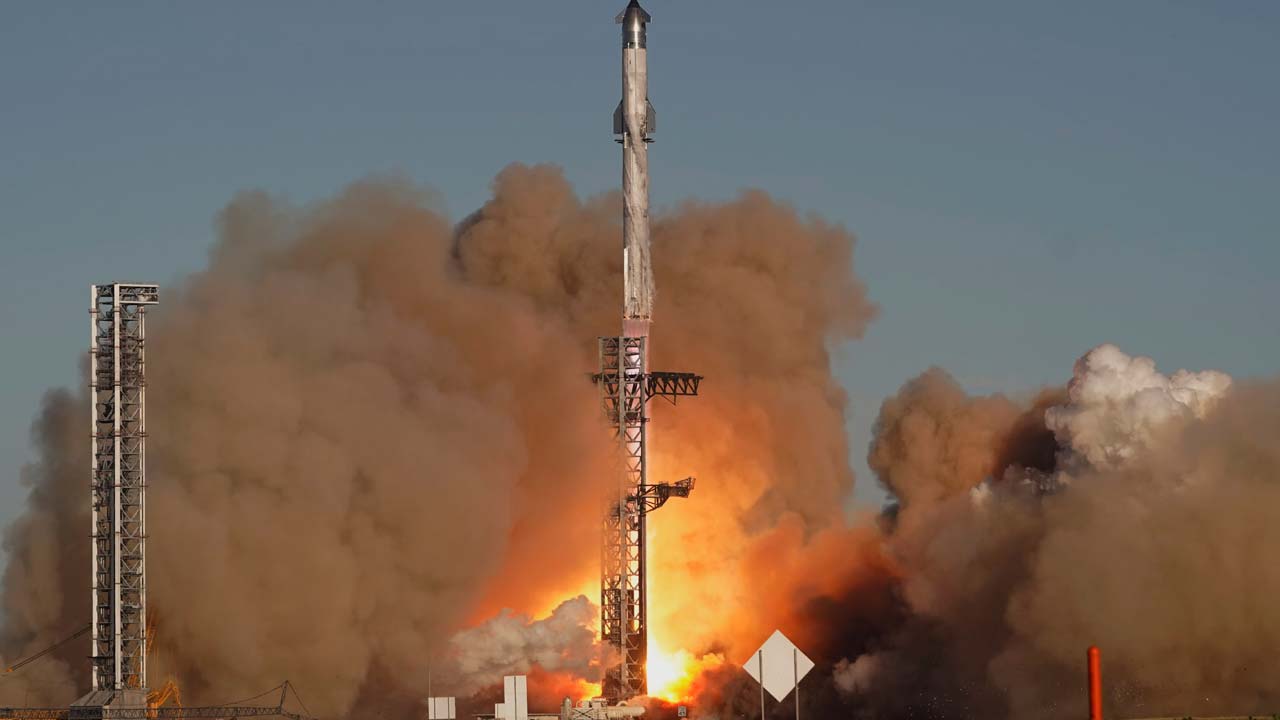 Elon Musks SpaceX Faces Setback As Starship Explodes In Texas