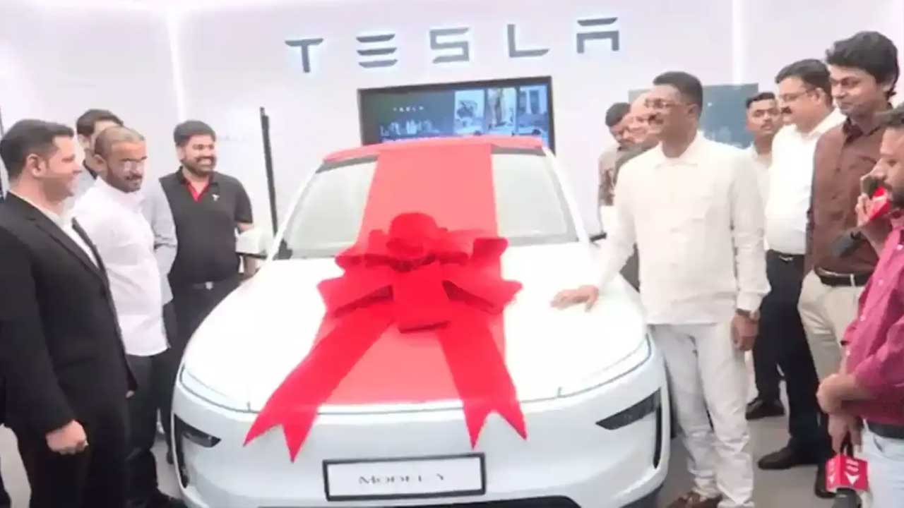 Tesla Delivers First Model Y in India to Maharashtra Minister at Mumbai BKC