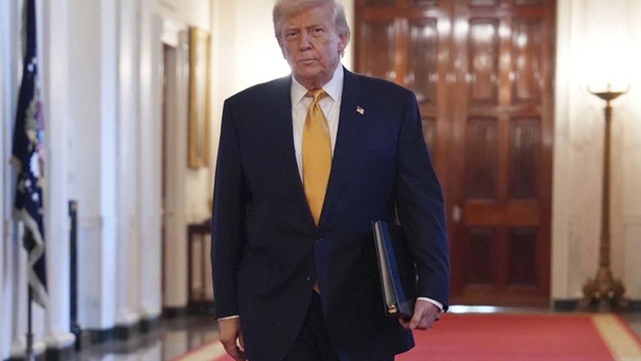 Trump Sues WSJ, Murdoch Over Alleged Epstein Nude Sketch Letter