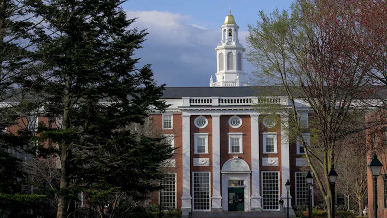 Trump Orders Visa Ban for Foreign Students at Harvard Amid Rising Tensions