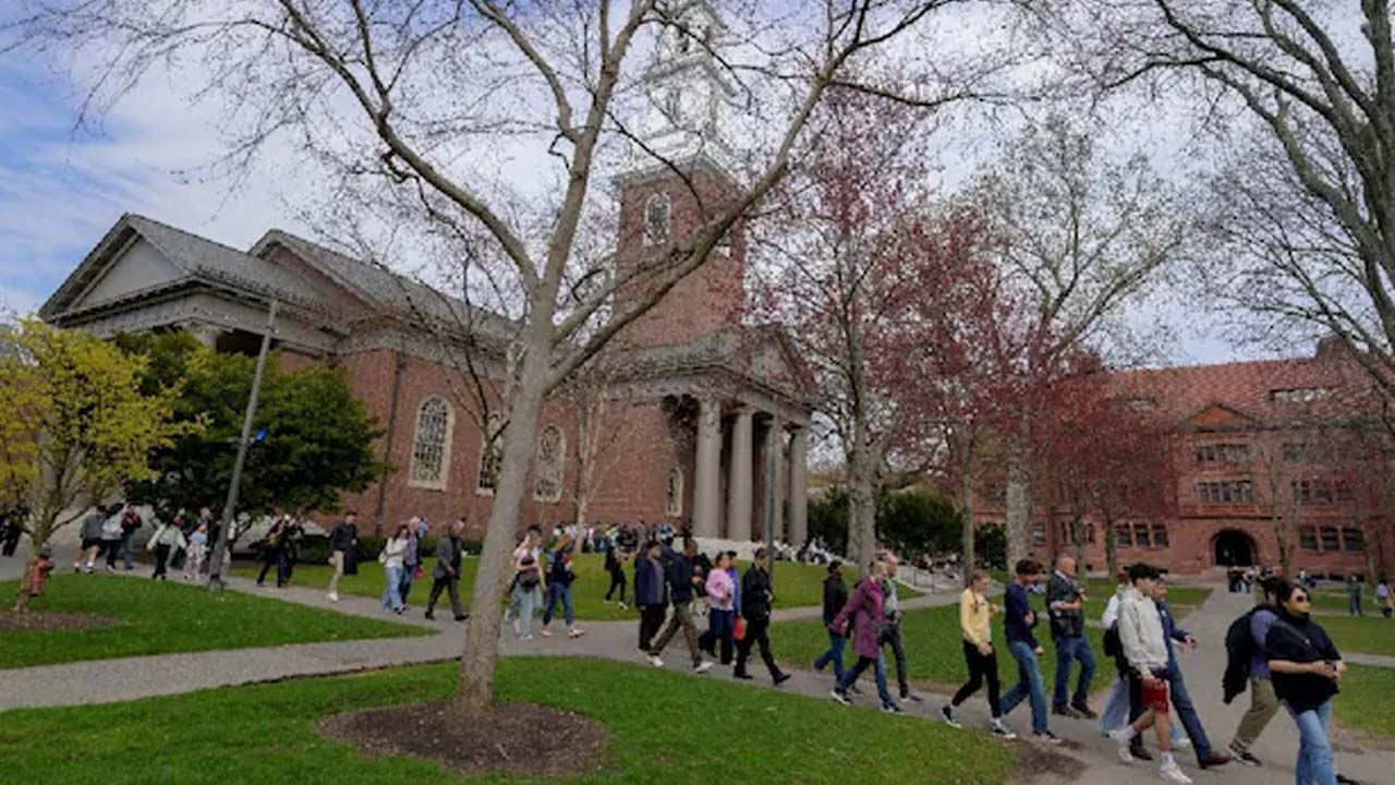 US Judge Temporarily Blocks Trumps Ban On Foreign Students At Harvard