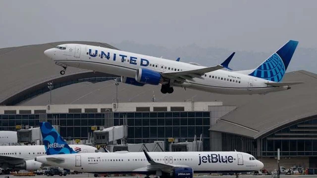 United Airlines Grounds Flights Nationwide Due To Tech Glitch