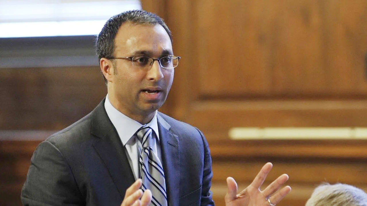 Indian-Origin Judge Blocks Trump Green Card Freeze, Rules Policy Unlawful in US